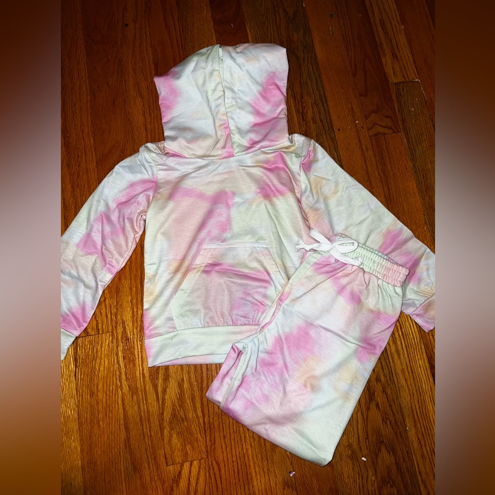 Toddler matching sweatshirt outfit!